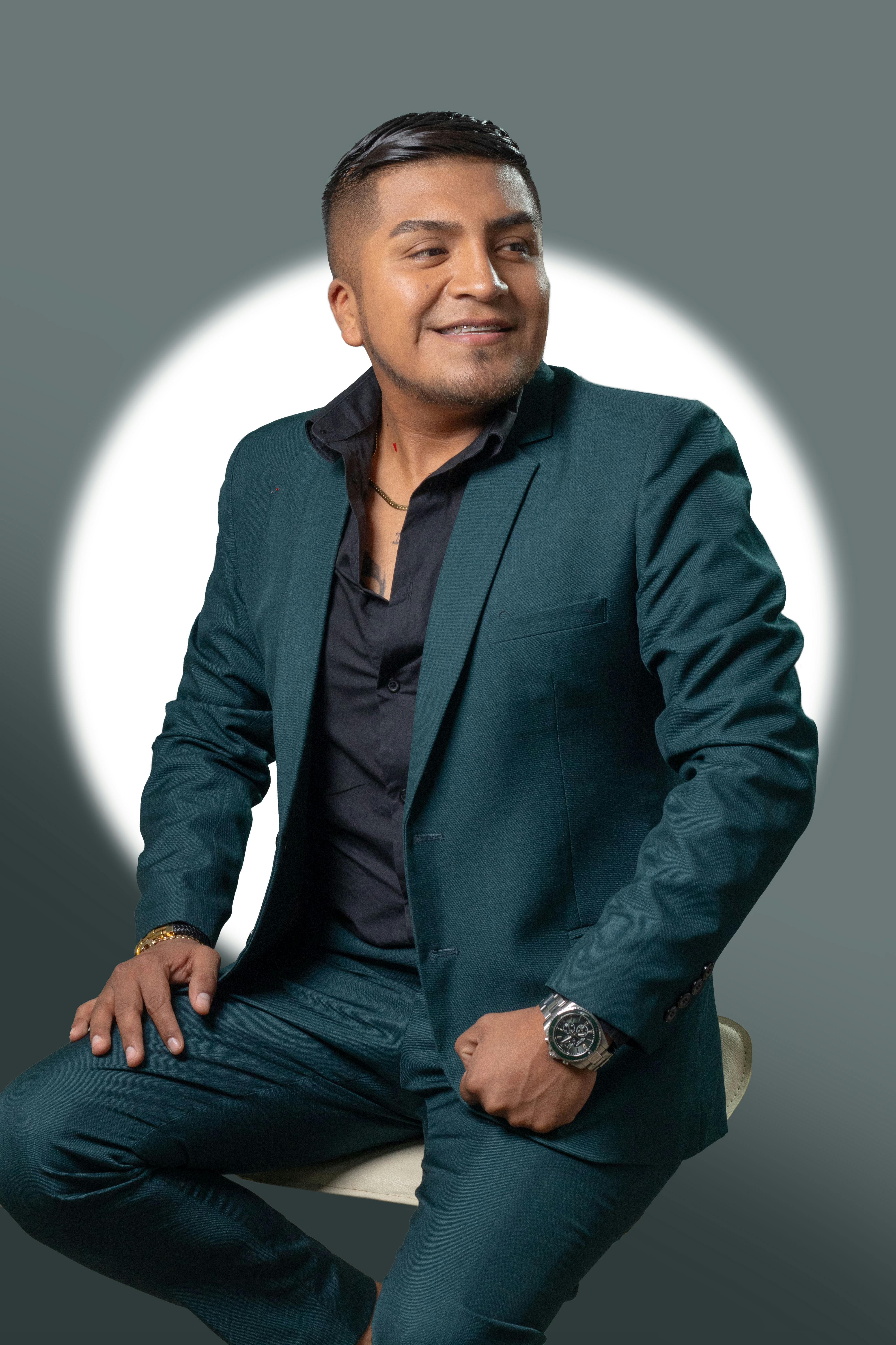 Well-dressed male buyer portrait